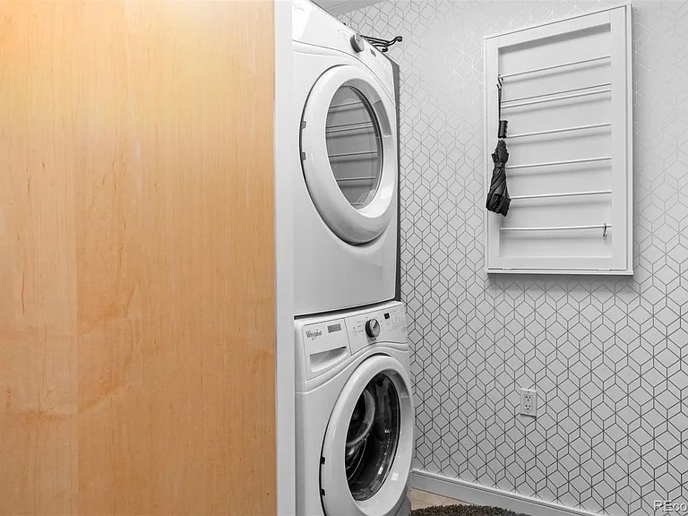 This beautifully upgraded 1 bedroom (333 S Monroe Street Unit 211, Denver, CO 80209)