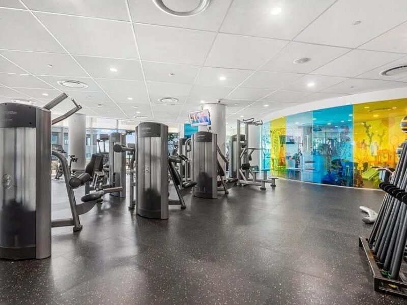 Stunning east-facing, oversized 1 bedroom / 1.5 bath (77 Hudson St , Jersey City, NJ 07302 )