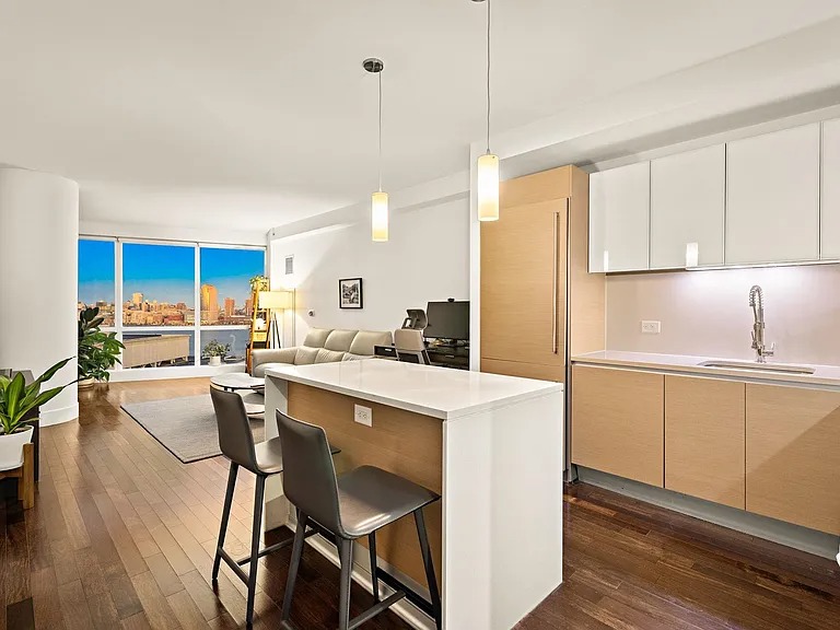Stunning east-facing, oversized 1 bedroom / 1.5 bath (77 Hudson St , Jersey City, NJ 07302 )