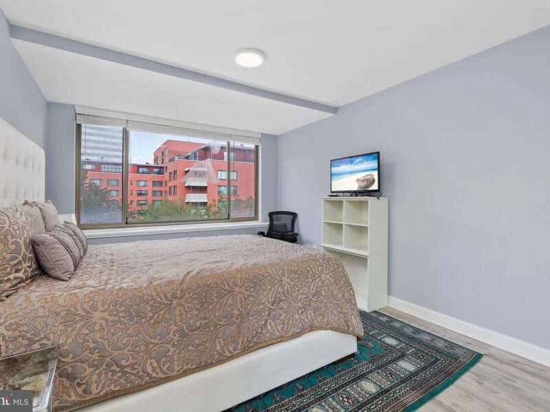 Exquisite 1-bedroom, 1-bath (1111 Arlington Blvd, Arlington, VA 22209 )