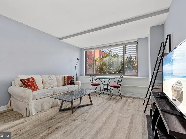 Exquisite 1-bedroom, 1-bath (1111 Arlington Blvd, Arlington, VA 22209 )