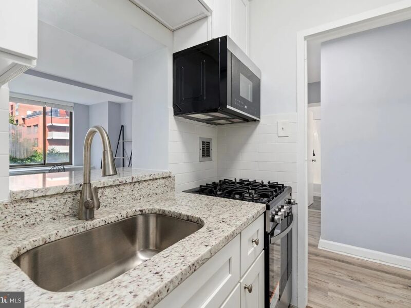 Exquisite 1-bedroom, 1-bath (1111 Arlington Blvd, Arlington, VA 22209 )