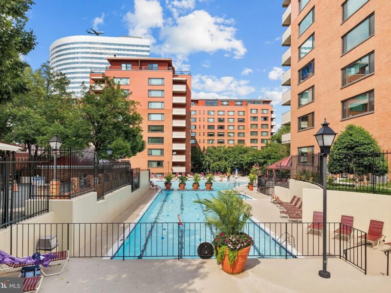 Exquisite 1-bedroom, 1-bath (1111 Arlington Blvd, Arlington, VA 22209 )