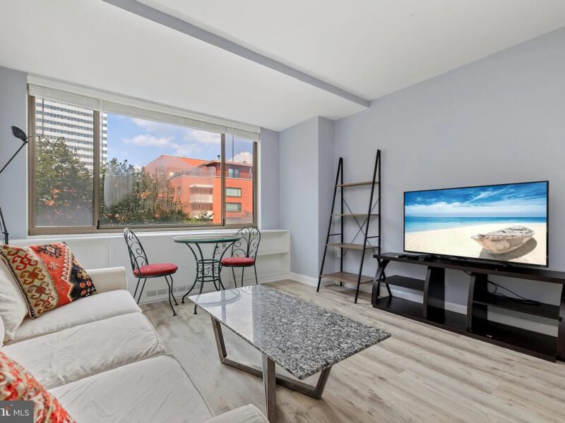 Exquisite 1-bedroom, 1-bath (1111 Arlington Blvd, Arlington, VA 22209 )