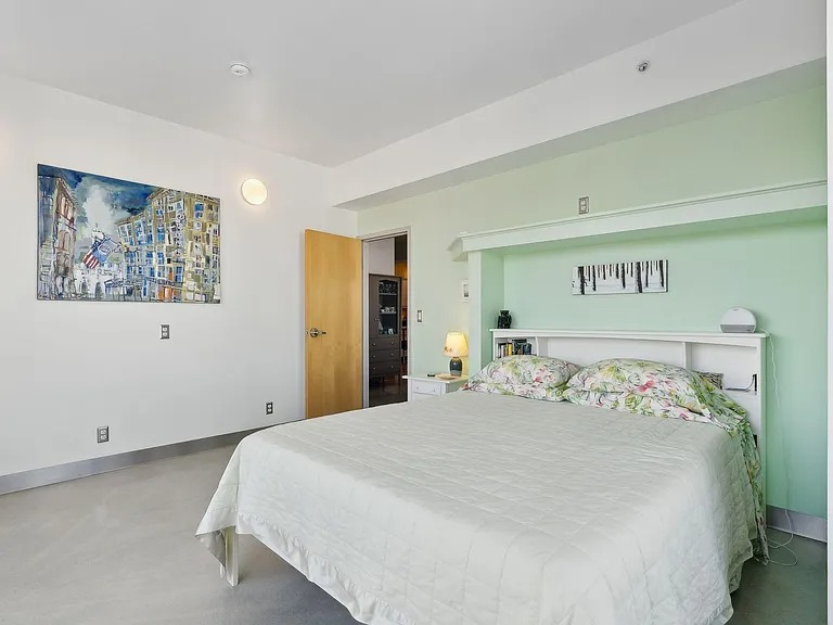 Sophisticated Downtown Loft ( 21 Chestnut Street , Portland, ME 04101 )