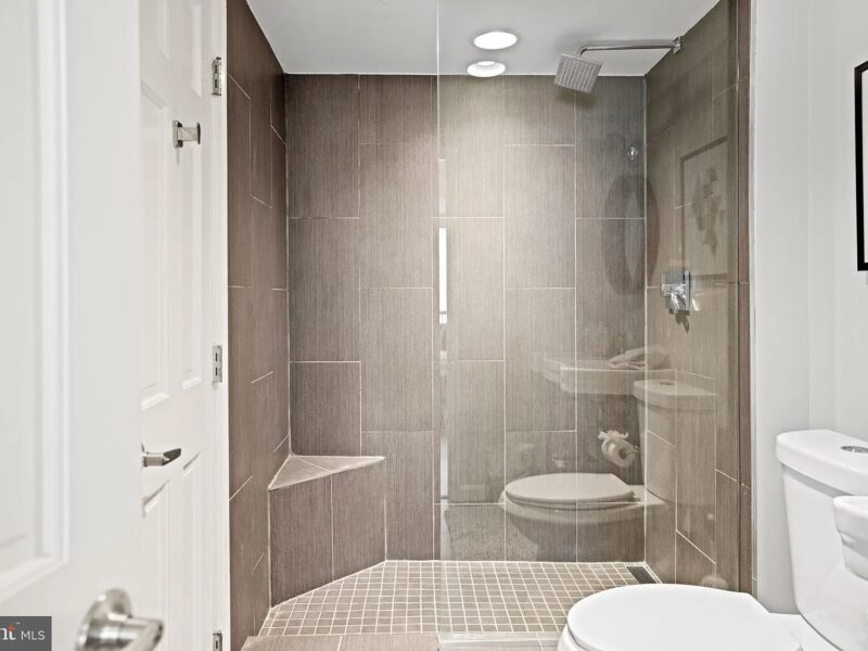 Fully remodeled unit (701 Pennsylvania Ave, Washington, DC 20004 )