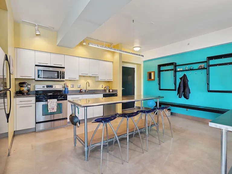 Sophisticated Downtown Loft ( 21 Chestnut Street , Portland, ME 04101 )