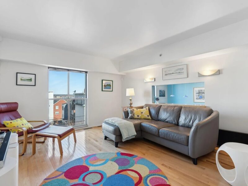 Sophisticated Downtown Loft ( 21 Chestnut Street , Portland, ME 04101 )