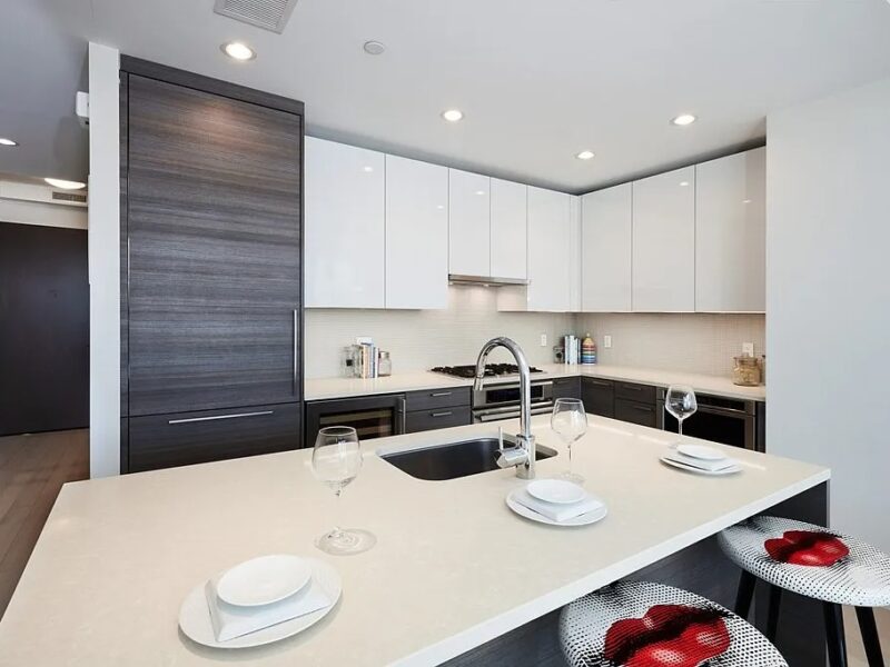 Beautiful 1 Bedroom, 1 Bath ( 1 Franklin St , Boston, MA 02110 )