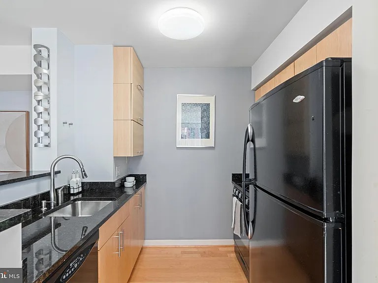 South facing 9th floor sun-filled corner unit (1000 New Jersey Ave SE , Washington, DC 20003 )