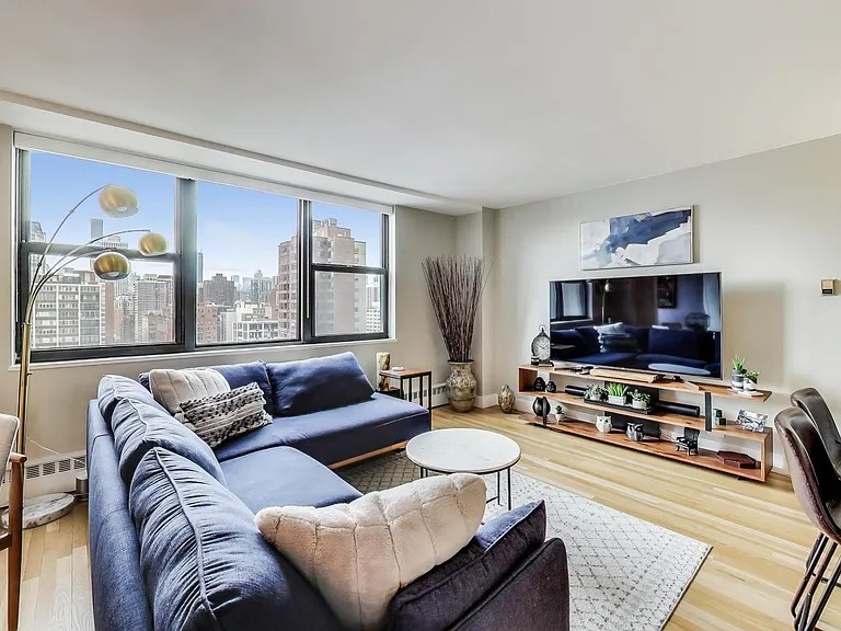 Completely furnished (1445 N State Pkwy Chicago, IL 60610 )
