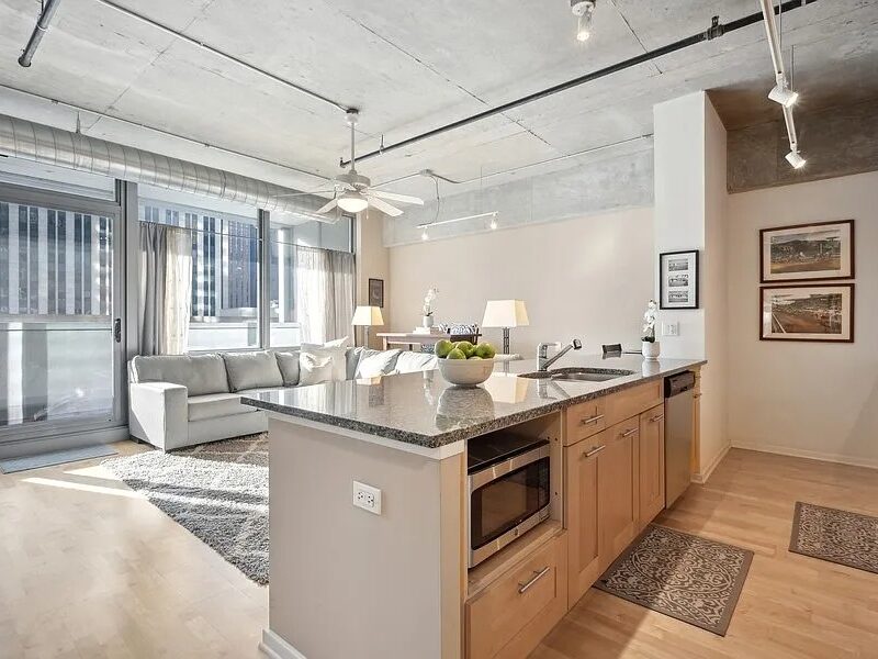 SPACIOUS & STUNNING SOUTH FACING, LOFT IN PREMIER LOCATION (240 E Illinois St, Chicago, IL 60611 )