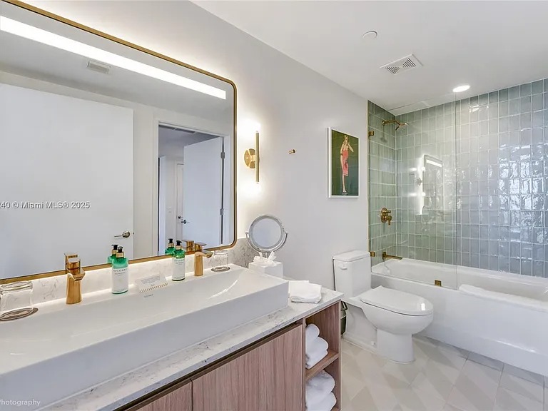 Perfect location in downtown Miami (601 NE 1st Ave, Miami, FL 33132 )