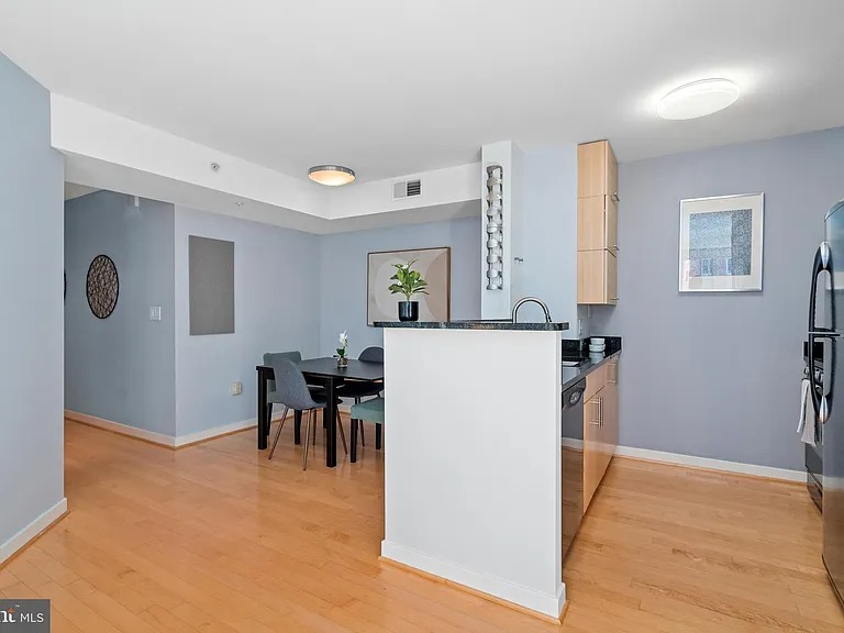South facing 9th floor sun-filled corner unit (1000 New Jersey Ave SE , Washington, DC 20003 )