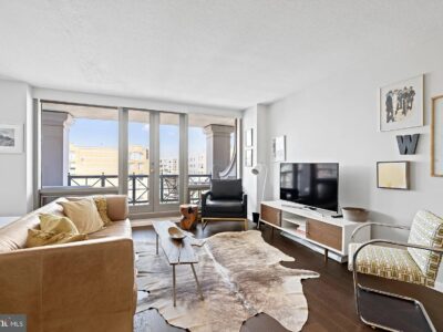 Fully remodeled unit (701 Pennsylvania Ave, Washington, DC 20004 )