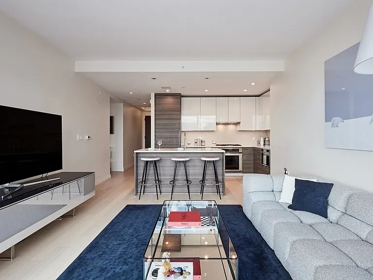 Beautiful 1 Bedroom, 1 Bath ( 1 Franklin St , Boston, MA 02110 )
