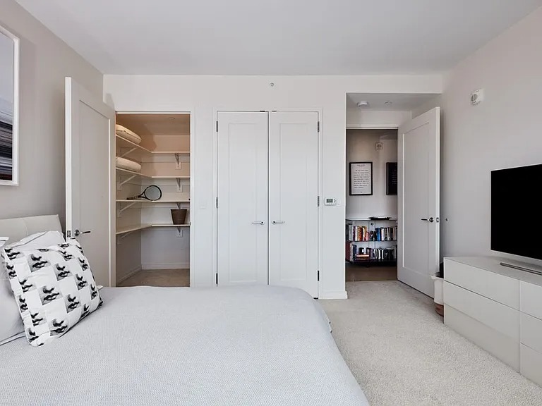 Beautiful 1 Bedroom, 1 Bath ( 1 Franklin St , Boston, MA 02110 )