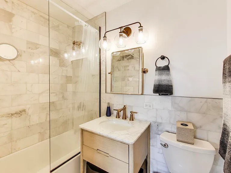 Completely furnished (1445 N State Pkwy Chicago, IL 60610 )