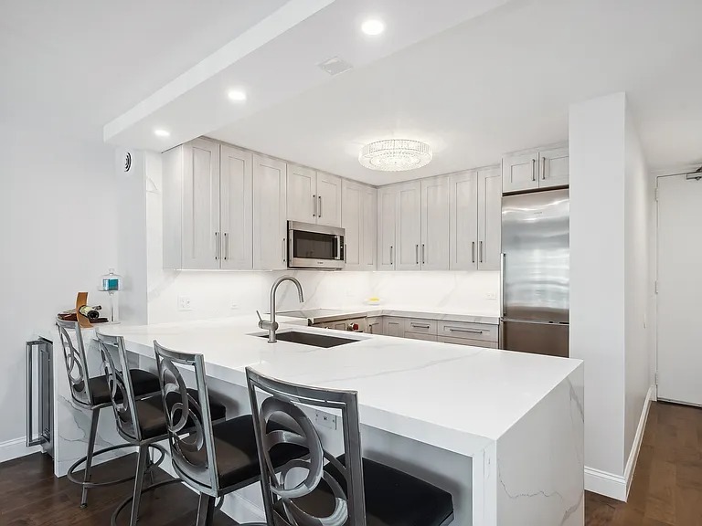 Spacious Furnished 1BR in Streeterville – Ideal for Nurses, Interns & Professionals