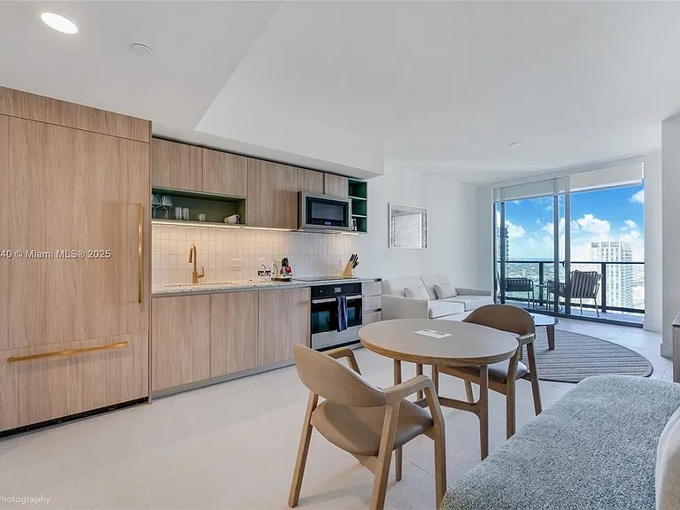 Perfect location in downtown Miami (601 NE 1st Ave, Miami, FL 33132 )