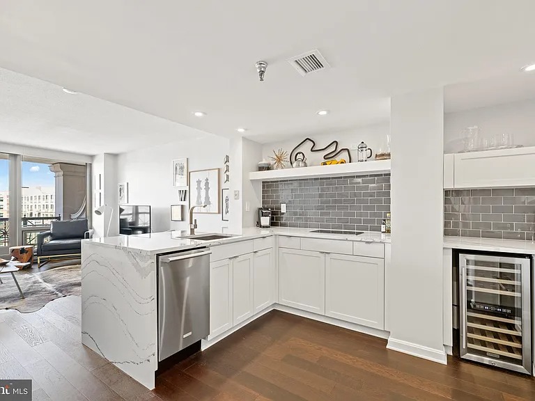 Fully remodeled unit (701 Pennsylvania Ave, Washington, DC 20004 )