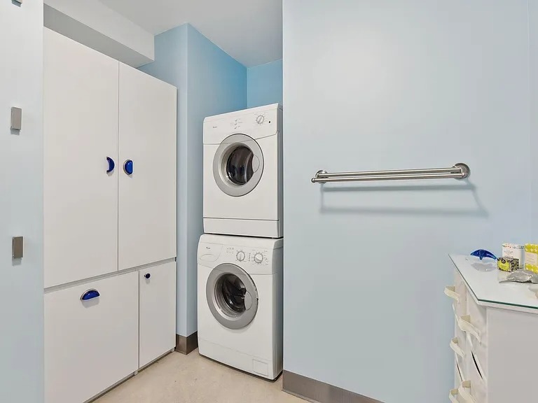Sophisticated Downtown Loft ( 21 Chestnut Street , Portland, ME 04101 )
