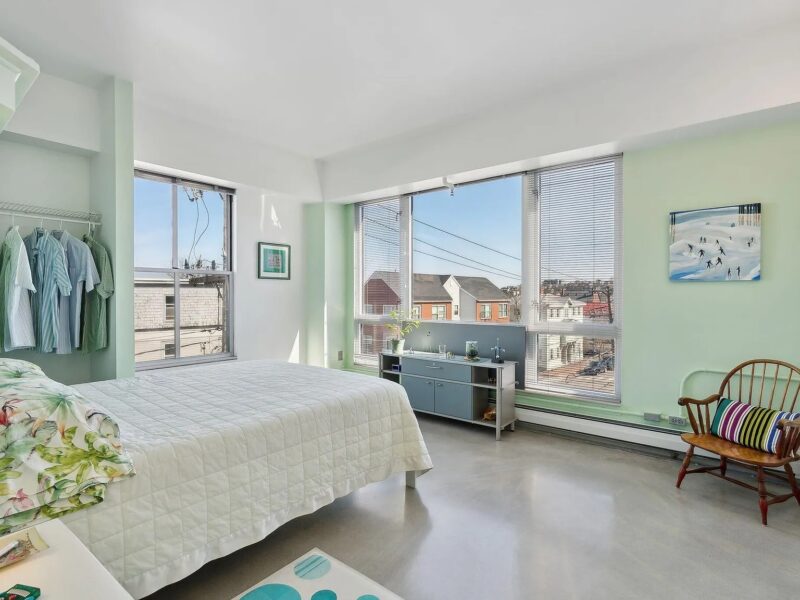 Sophisticated Downtown Loft ( 21 Chestnut Street , Portland, ME 04101 )
