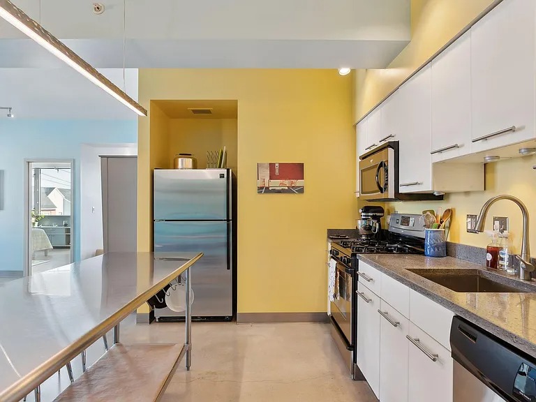 Sophisticated Downtown Loft ( 21 Chestnut Street , Portland, ME 04101 )