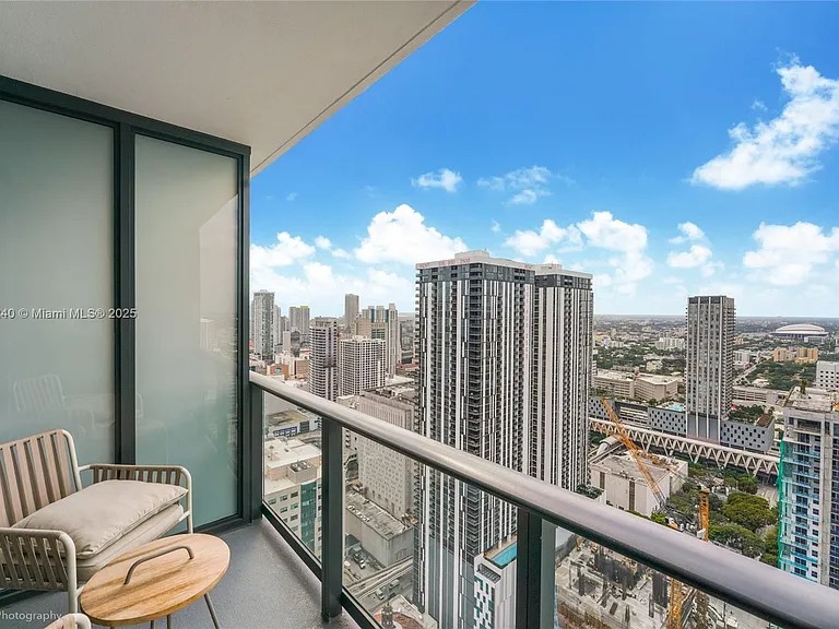 Perfect location in downtown Miami (601 NE 1st Ave, Miami, FL 33132 )