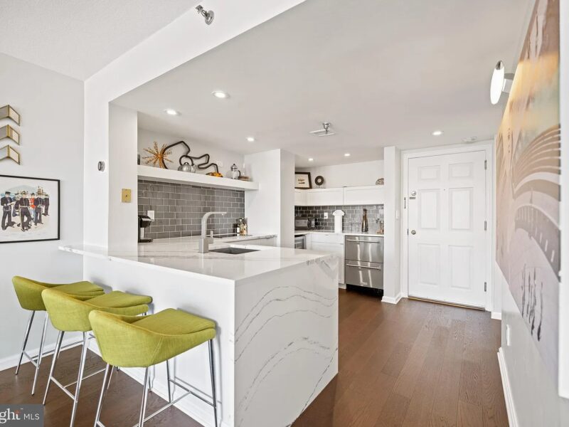 Fully remodeled unit (701 Pennsylvania Ave, Washington, DC 20004 )