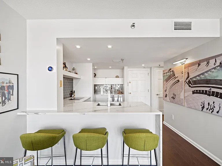 Fully remodeled unit (701 Pennsylvania Ave, Washington, DC 20004 )