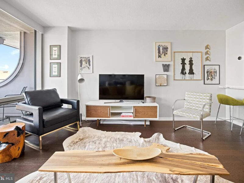 Fully remodeled unit (701 Pennsylvania Ave, Washington, DC 20004 )