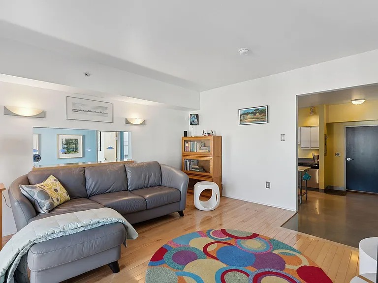 Sophisticated Downtown Loft ( 21 Chestnut Street , Portland, ME 04101 )