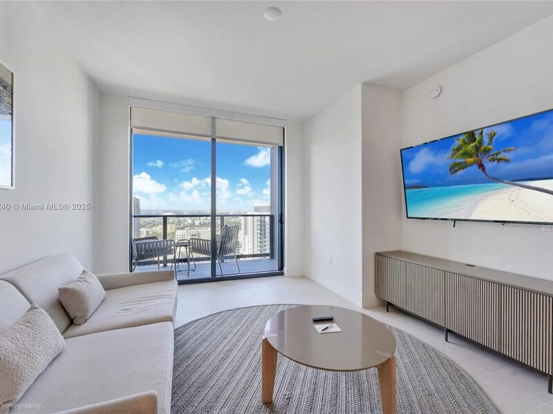 Perfect location in downtown Miami (601 NE 1st Ave, Miami, FL 33132 )