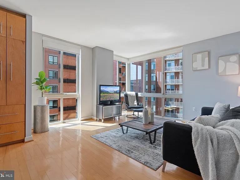 South facing 9th floor sun-filled corner unit (1000 New Jersey Ave SE , Washington, DC 20003 )