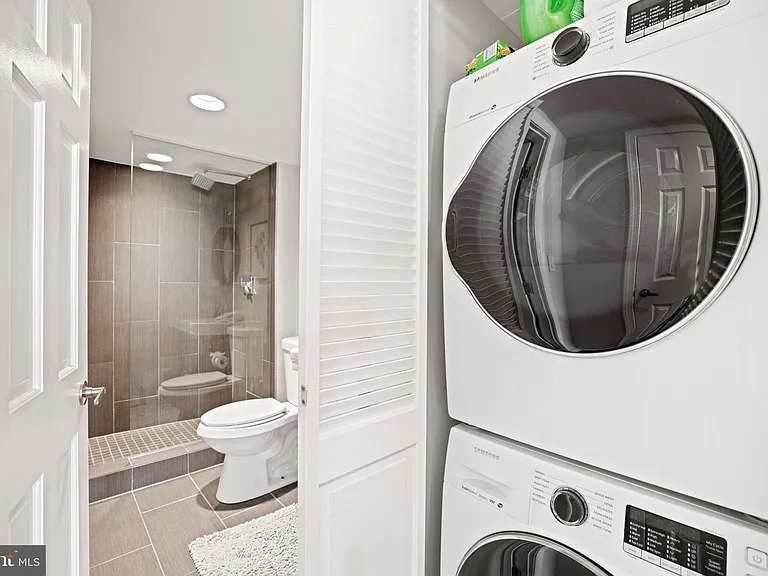 Fully remodeled unit (701 Pennsylvania Ave, Washington, DC 20004 )