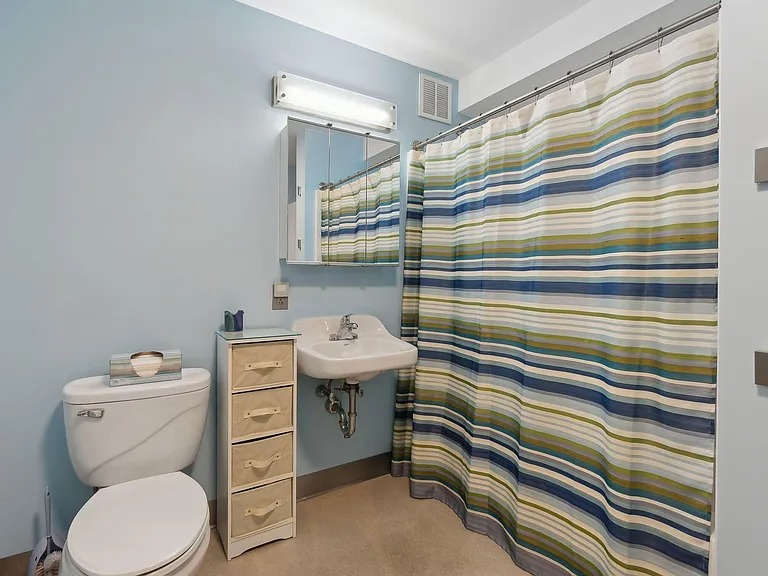 Sophisticated Downtown Loft ( 21 Chestnut Street , Portland, ME 04101 )