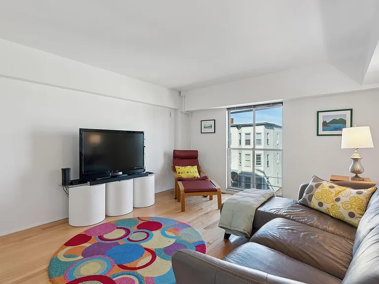 Sophisticated Downtown Loft ( 21 Chestnut Street , Portland, ME 04101 )