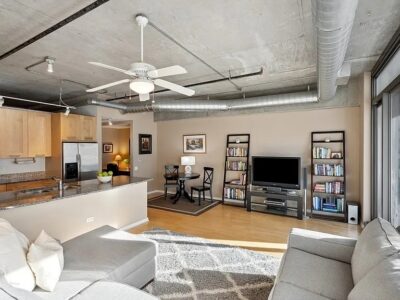 SPACIOUS & STUNNING SOUTH FACING, LOFT IN PREMIER LOCATION (240 E Illinois St, Chicago, IL 60611 )