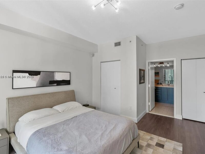 Stylishly Furnished High floor 2BD/2BA (79 SW 12th St, Miami, FL 33130)
