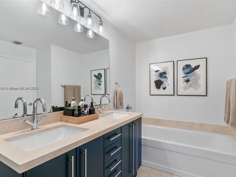 Stylishly Furnished High floor 2BD/2BA (79 SW 12th St, Miami, FL 33130)