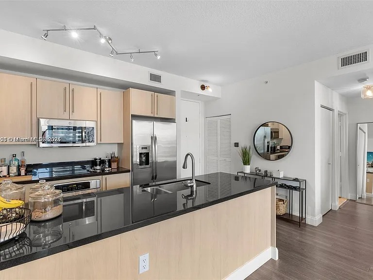 Stylishly Furnished High floor 2BD/2BA (79 SW 12th St, Miami, FL 33130)
