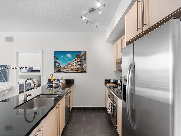 Stylishly Furnished High floor 2BD/2BA (79 SW 12th St, Miami, FL 33130)