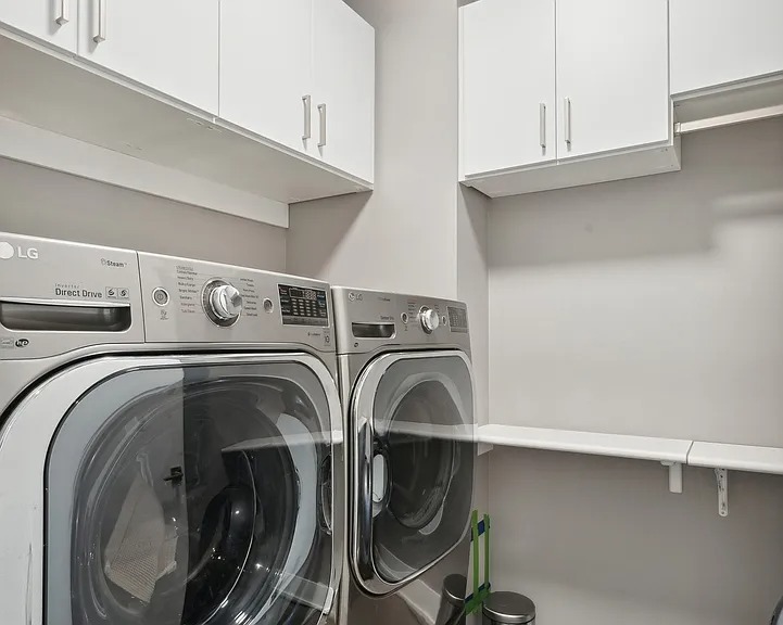 Exceptionally designed 2 bedroom 2.5 bath home (Chicago, IL 60654 )