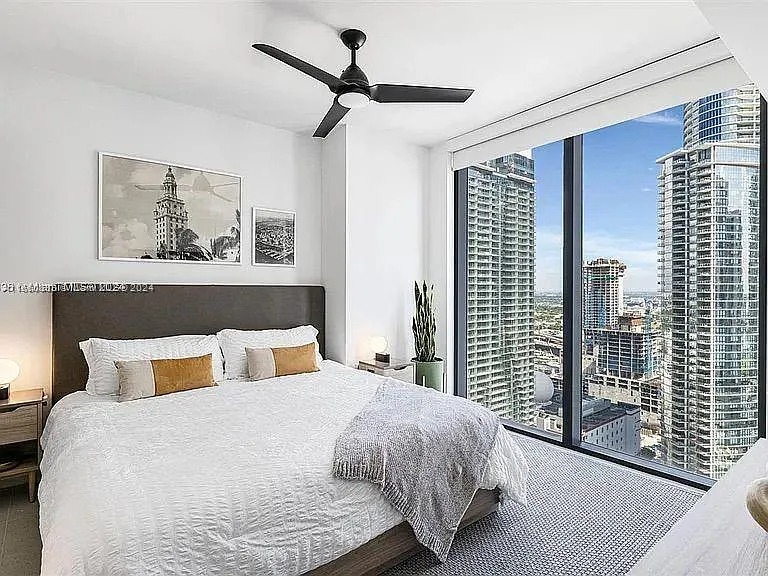 Stunning brand-new condo (601 NE 1st Ave, Miami, FL 33132 )