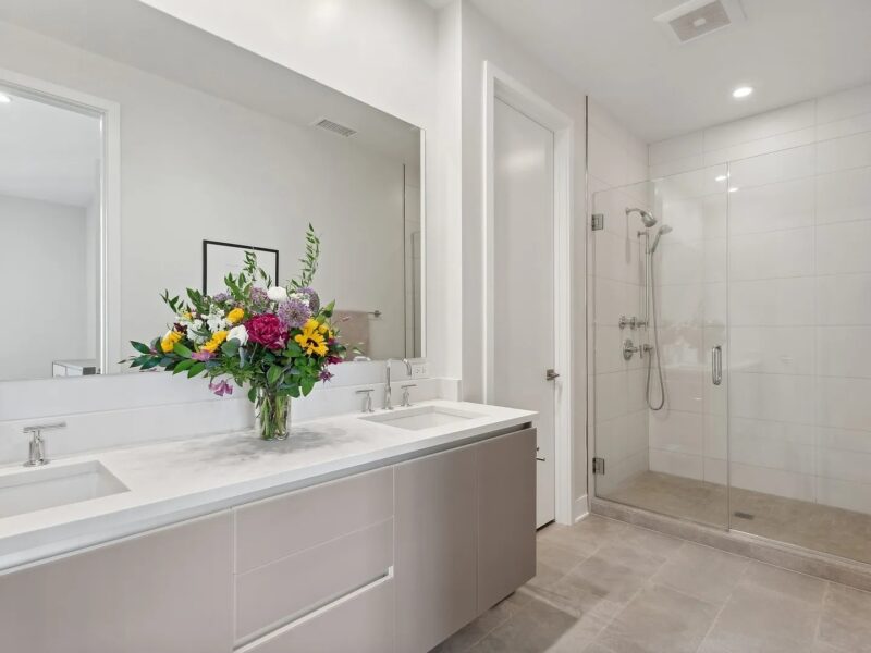 Exceptionally designed 2 bedroom 2.5 bath home (Chicago, IL 60654 )
