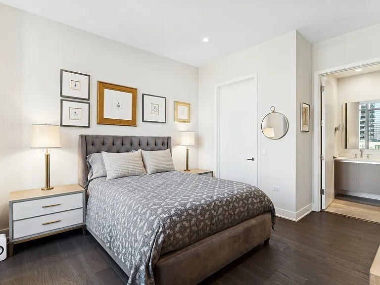 Exceptionally designed 2 bedroom 2.5 bath home (Chicago, IL 60654 )
