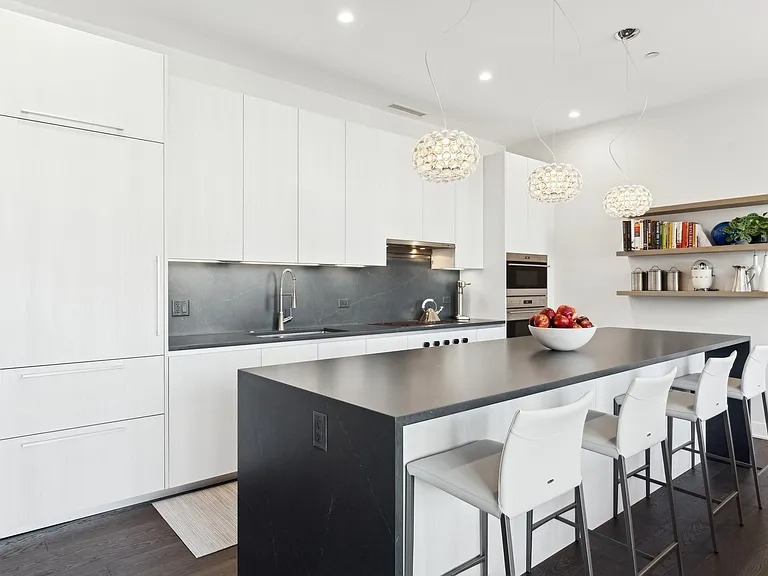Exceptionally designed 2 bedroom 2.5 bath home (Chicago, IL 60654 )