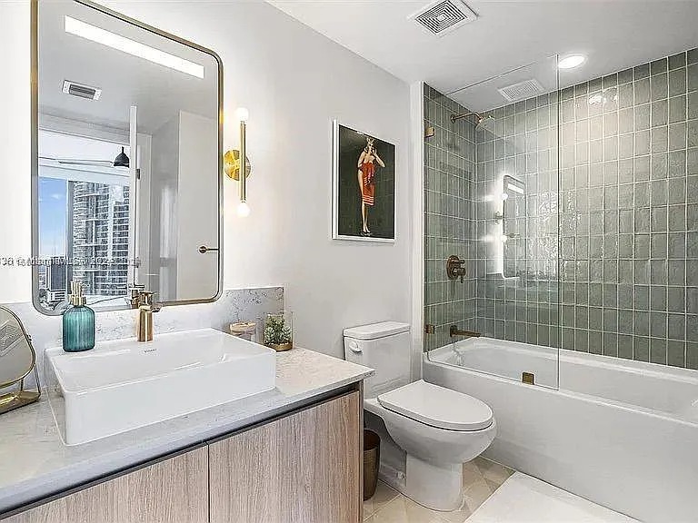 Stunning brand-new condo (601 NE 1st Ave, Miami, FL 33132 )