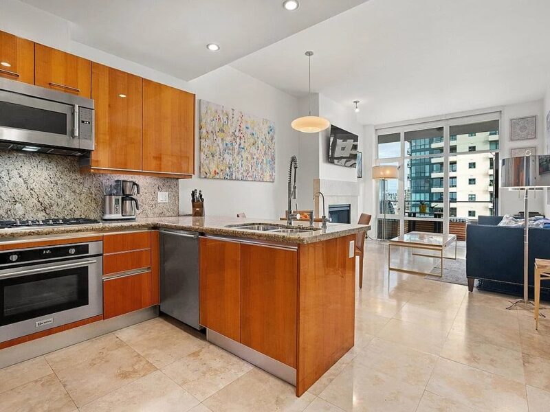 Luxury 1-Bedroom Condo Ideal for Travel Nurses, Interns & Corporate Guests